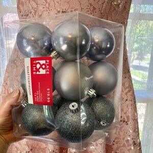 Place & Time Silver Shatter proof Holiday Ornaments inclu glitter silver 12 New!